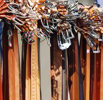 Rongzhiyue: premium Leather belt display