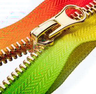 Rongzhiyue: Gold zipper on colorful fabric and rustfree