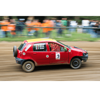 Macchina rossa da rally, fiat punto