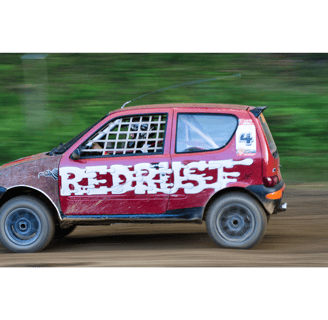 Macchina rossa da rally, fiat 600, panning