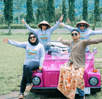 Wisata VW Safari borobudur dengan latar belakang foto di lapangan Randu alas magelang