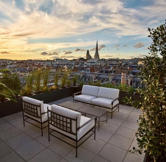 Hôtel Plaza Athénée balcony view
