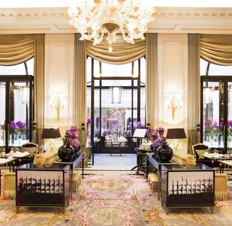 Four Seasons Hotel George V lobby
