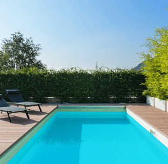 Piscines sans permis – piscine extérieur dans un jardin du Var