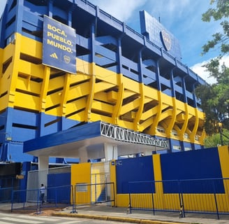 Foto do estádio La Bombonera, em Buenos Aires