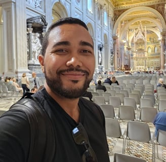 Foto tirada dentro da Basílica de San Giovanni In Laterano, em Roma