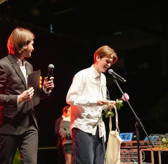 zaza atsiima apdovanojima