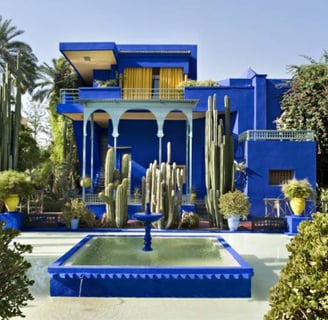 excursion et voyage dans Le Jardin Majorelle de Marrakech Maroc est un chef-d'œuvre botanique conçu par l'artiste français Ja