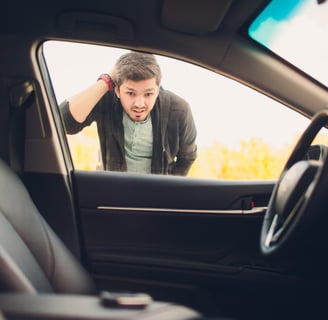 man-forgot-the-key-inside-of-his-car-calling-locksmith in Tampa Florida