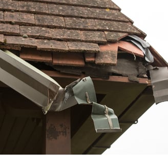 Tempêtes et toitures. Protéger votre maison des intempéries