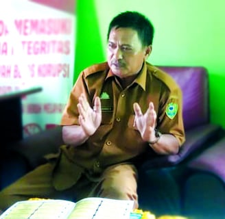 Suhardi, Kepala Desa Tompo