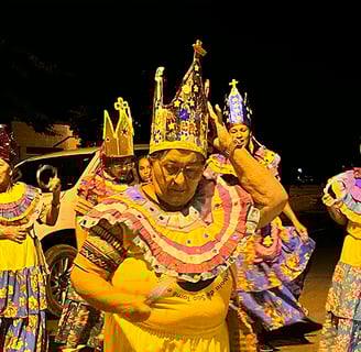 D.ª Eunilde liderando o Reisado em São Tomé, símbolo da cultura e resistência quilombola