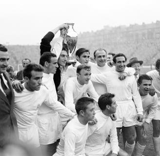 Di Stéfano scoring or celebrating during the 7-3 win over Eintracht Frankfurt.