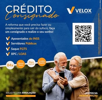 Casal de Aposentados Feliz após fazer um Empréstimo Consignado. 
