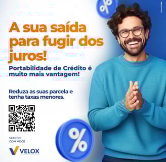 Homem feliz após realizar a Portabilidade de seu Empréstimo Consignado e baixar o valor das parcelas