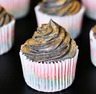 PRIDE Rainbow Cupcakes