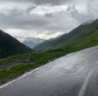 Road to Col du Tourmalet