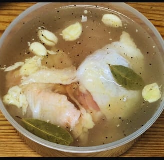 chicken in brine with bayleaves for pulled chicken