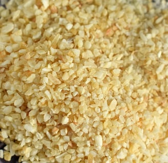 garlic powder granules up close