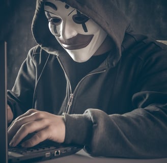 ما القناع الذي ترتديه، وما الذي تحاول أن تخفيه؟