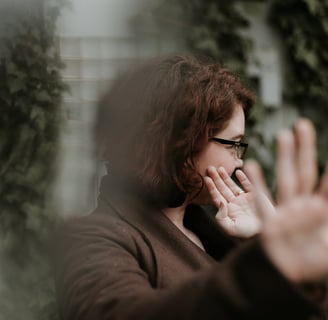 صورة تعبر عن الخجل
