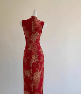 Satin Qipao: Liquid Moonlight, Frozen Time