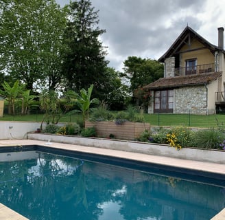 maison avec piscine a la campagne