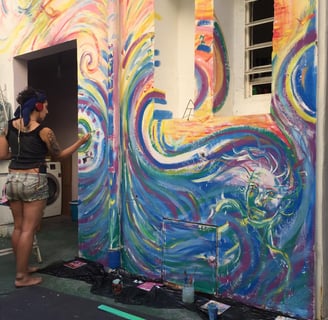 peinture murale réalisée à Rio de Janeiro avec un fond marin et animaux marins sur un coucher de soleil