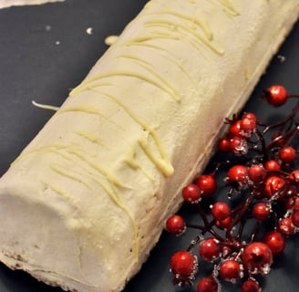 Bûche de Noël dans un plateau