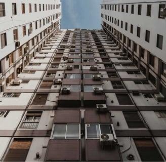 Predio de apartamentos caracterizando os serviços de avaliação de apartamento para venda.