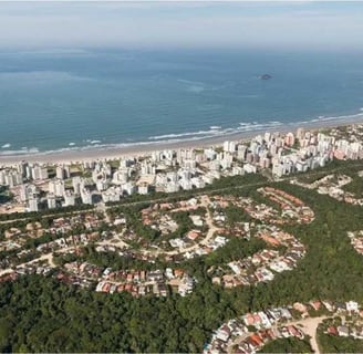 Imagem aérea de Riviera de São Lourenço, representando a Avaliação de Imóveis nesta região.