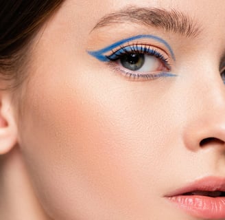Graphic eyeliner