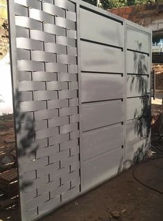Portões de garagem são elementos essenciais para a segurança e o design de uma residência. Eles vêm 
