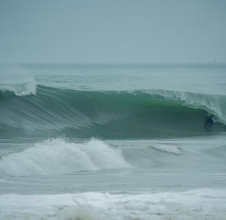 Wave closing on La Pepona