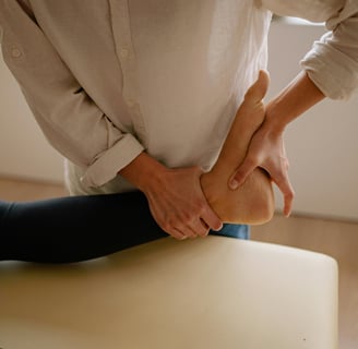 Illustration of a muscle test on the foot