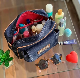 Necessarie aberta e cheia de produtos