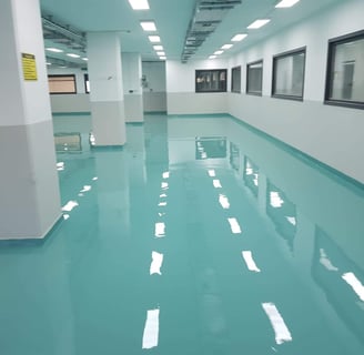 epoksi zemin kaplama a long hallway with a blue floor and a white wall 