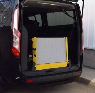 Ford adaptada furgoneta con rampa