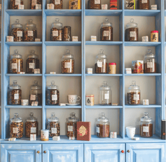 Meuble de rangement professionnel pour rayonner les produits de manière professionnelle et élégante