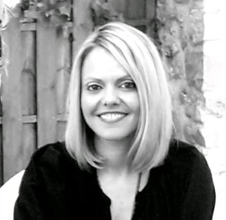 Portrait de Juliette Dumont, fondatrice d’EUVOLIA, experte en conseil, coaching, management et RH.