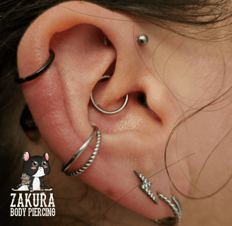 piercing à pau daith anti-helix lobe