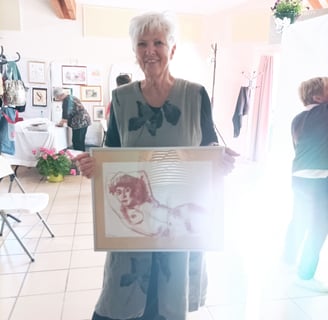 Jutta with her charcoal drawing