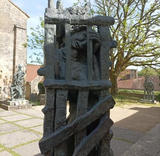 Le Prisonnier by Ossip Zadkine