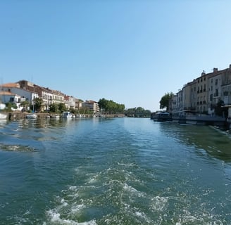 Heading towards the mouth of the R. Hérault