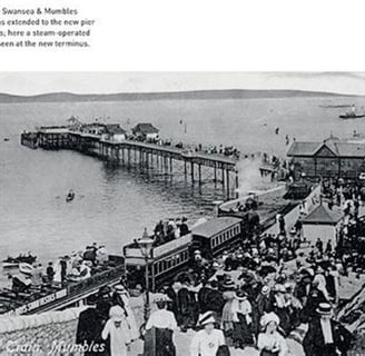 The tram departs Mumbes Head