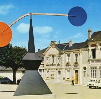 The totem sculpture by Alexander Calder