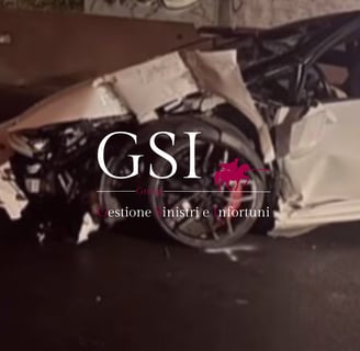 Lamborghini Huracàn si schianta nel sottopassaggio, ferita una donna ed una bambina