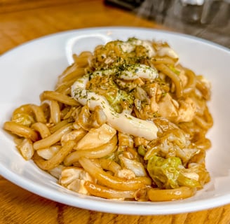 Yaki udon con tofu | © Cookingwiththehamster