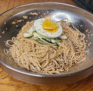 Ganjang bibim guksu | © Cookingwiththehamster