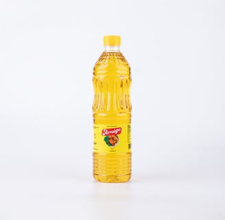 Minyak goreng Amigo 1 liter, minyak goreng jernih dengan harga terjangkau untuk masakan sehari-hari.